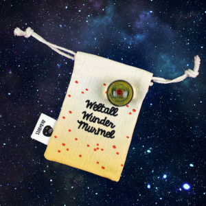 Ava & Yves Weltall-Wundermurmel gelb mit Milchstrasse und Planet